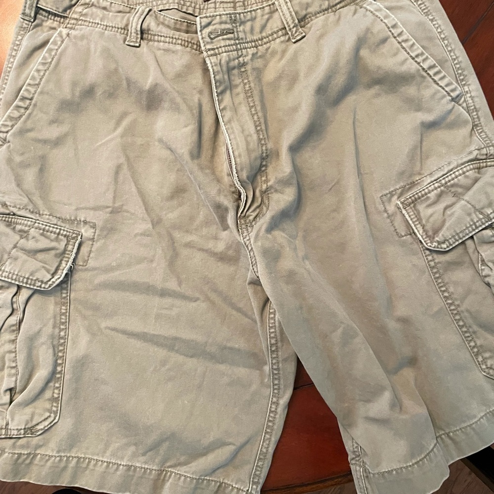 American Eagle size 36 cargo shorts